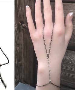 Bracelet bague – chaine de main pierre de lune métal noir