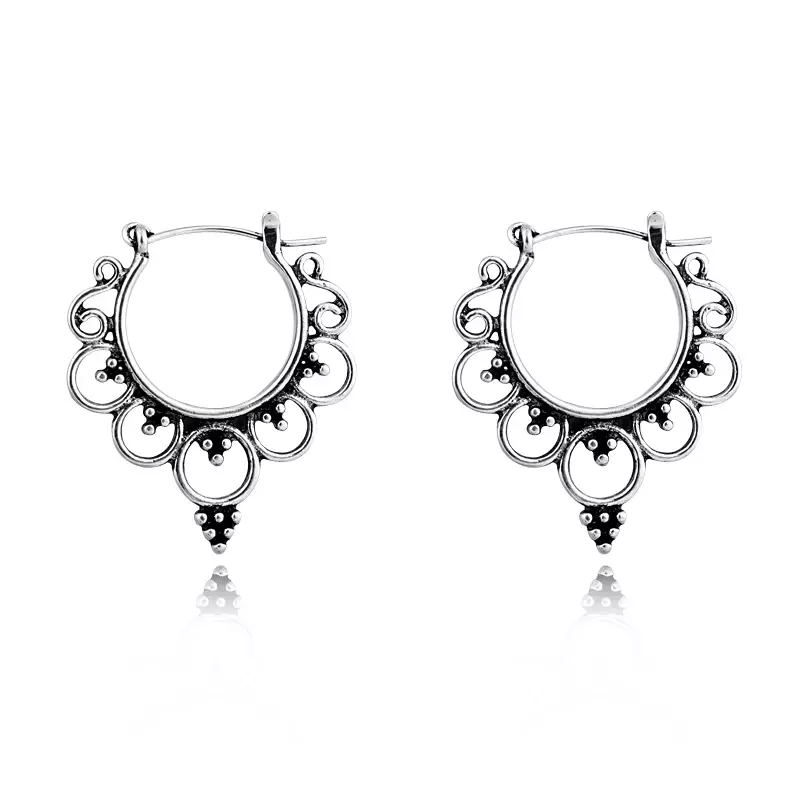 Creoles boheme chic argentées – Boucles d’oreilles ajourées - Image 2